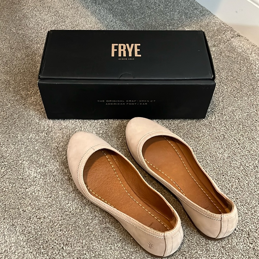 Frye Carson ballet shoes. Taupe. Size 7.5. Excellent condition!